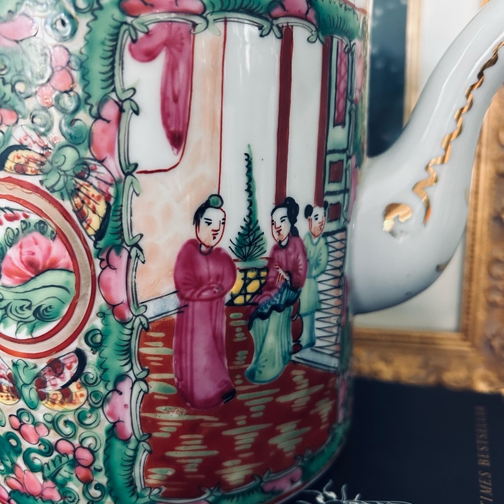 1950 Chinese Export Rose Medallion Porcelain Teapot with Rattan Tea Basket - Picture 2 of 15